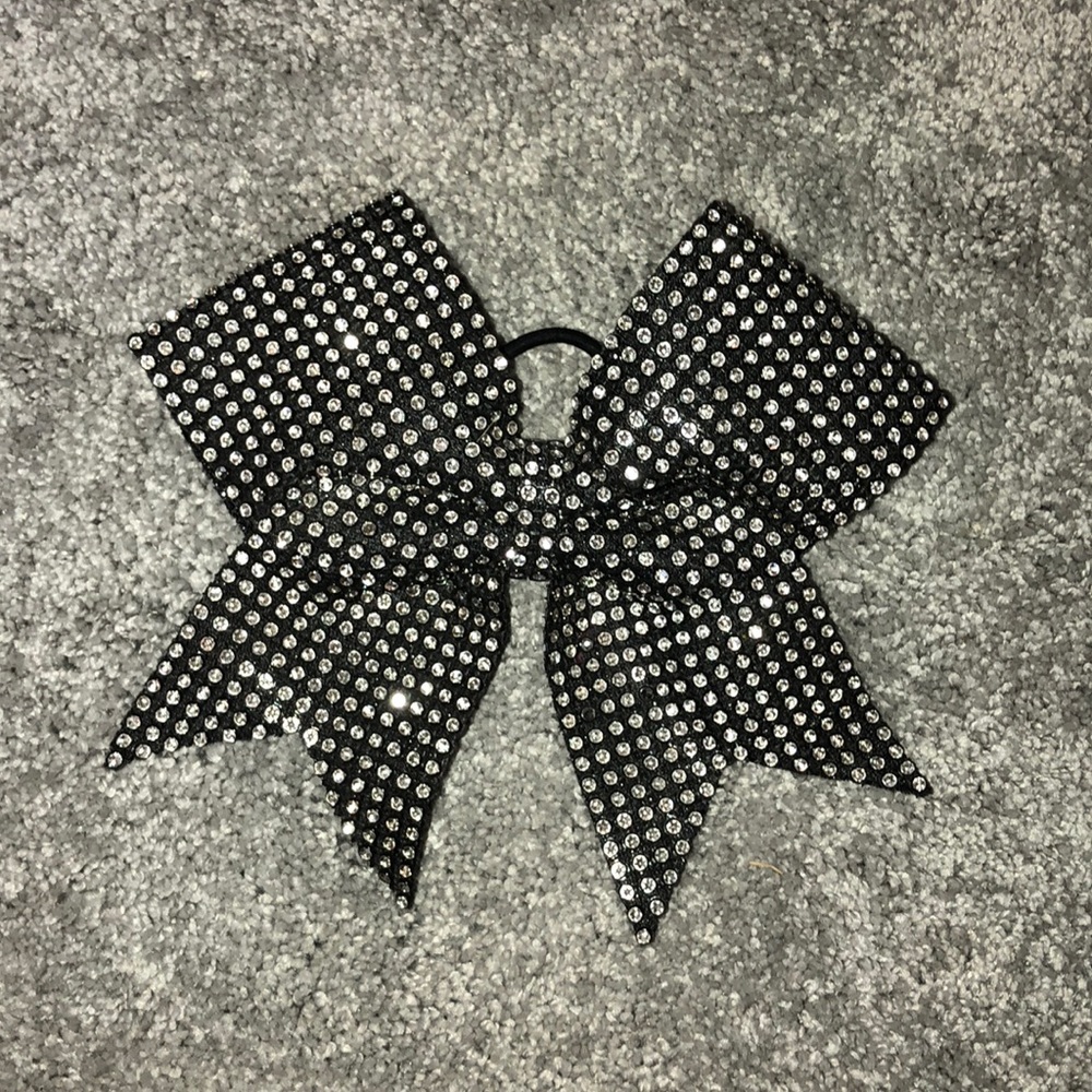 don’t cheer anymore so i’m selling my bows!